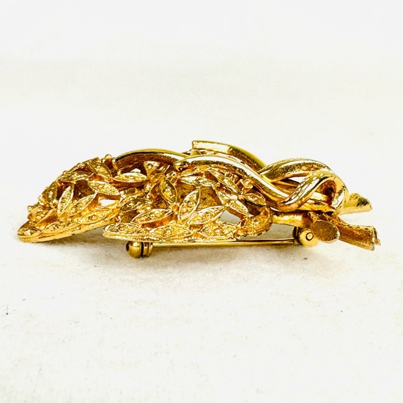 COROCRAFT Vintage Signed Gold Tone Figural Organic Brooch Seedpods Pinecones